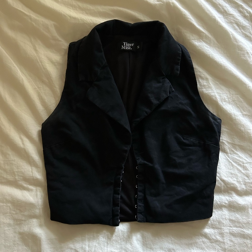 Tiger Mist collared crop top